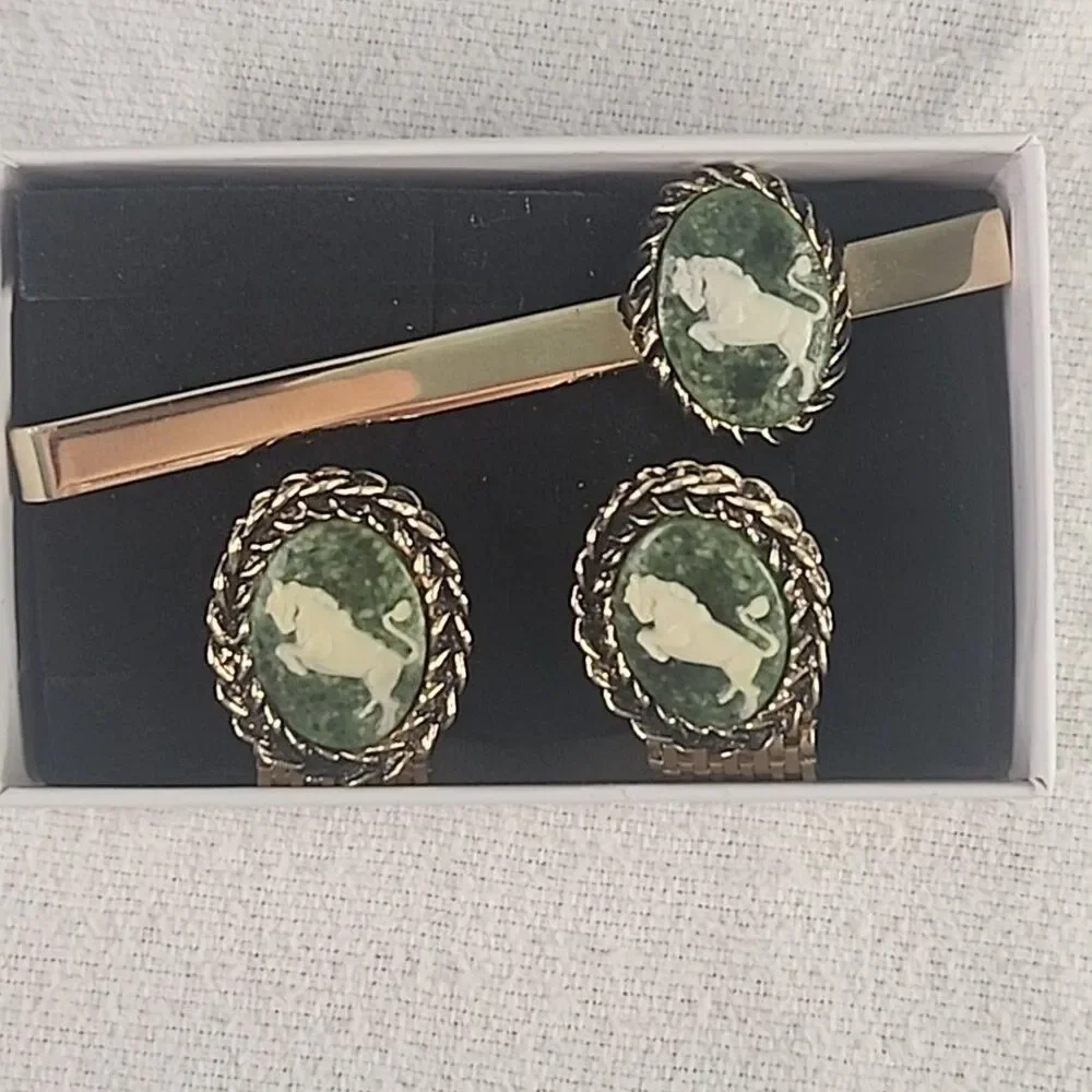 Cufflinks & Tie Clip Cameo Horse Gold Tone With Mesh Wrap Around Strap Vintage
